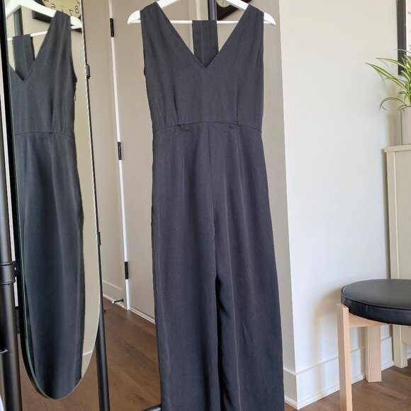 Sleevless Romper - Picture 2 of 4